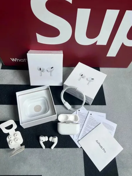 Apple Watch Series 8 Silver Aluminum with White Sport Band Smartwatch - 3