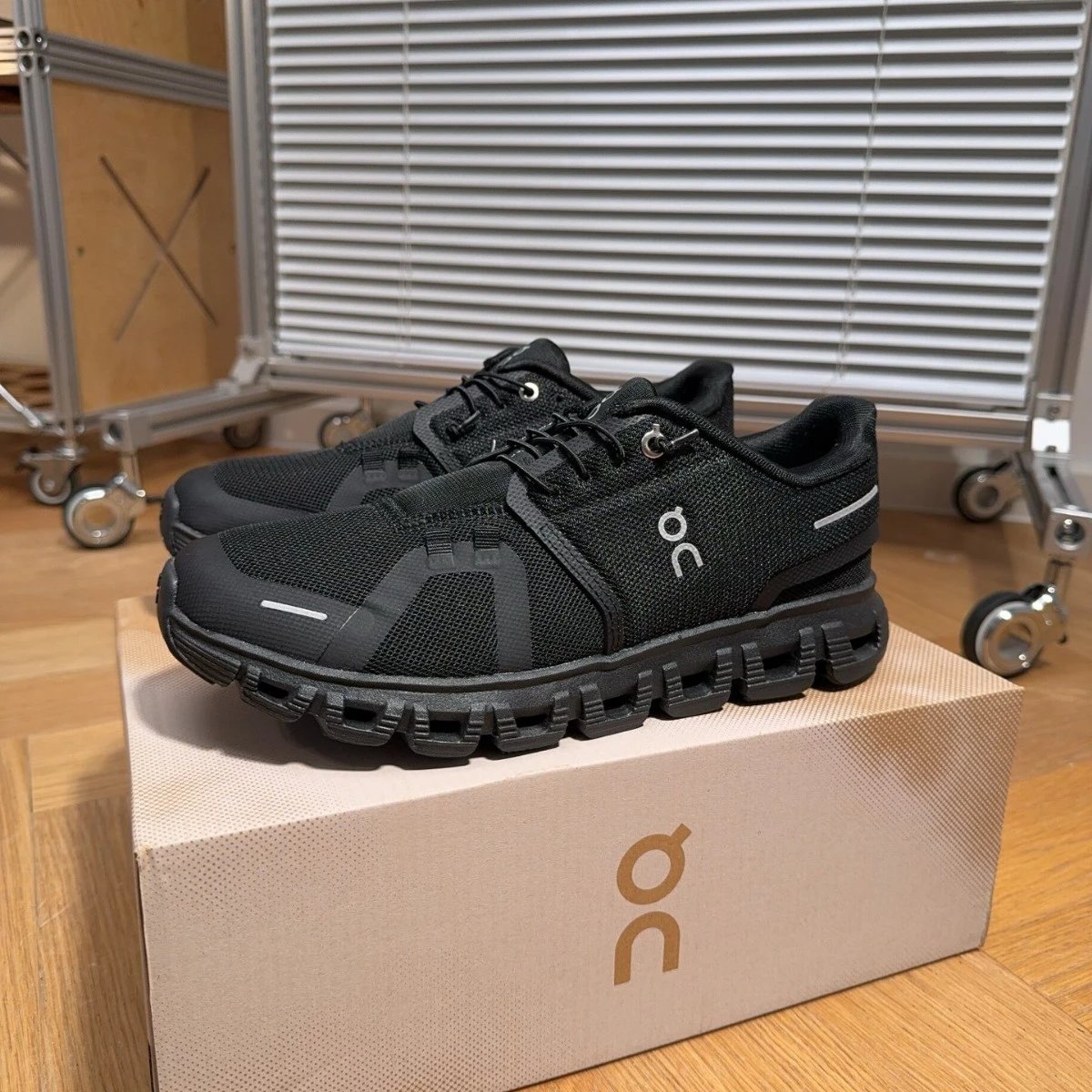 On cloud 6 舒适防滑耐磨低帮休闲跑步鞋 男女轻便网球运动休闲鞋