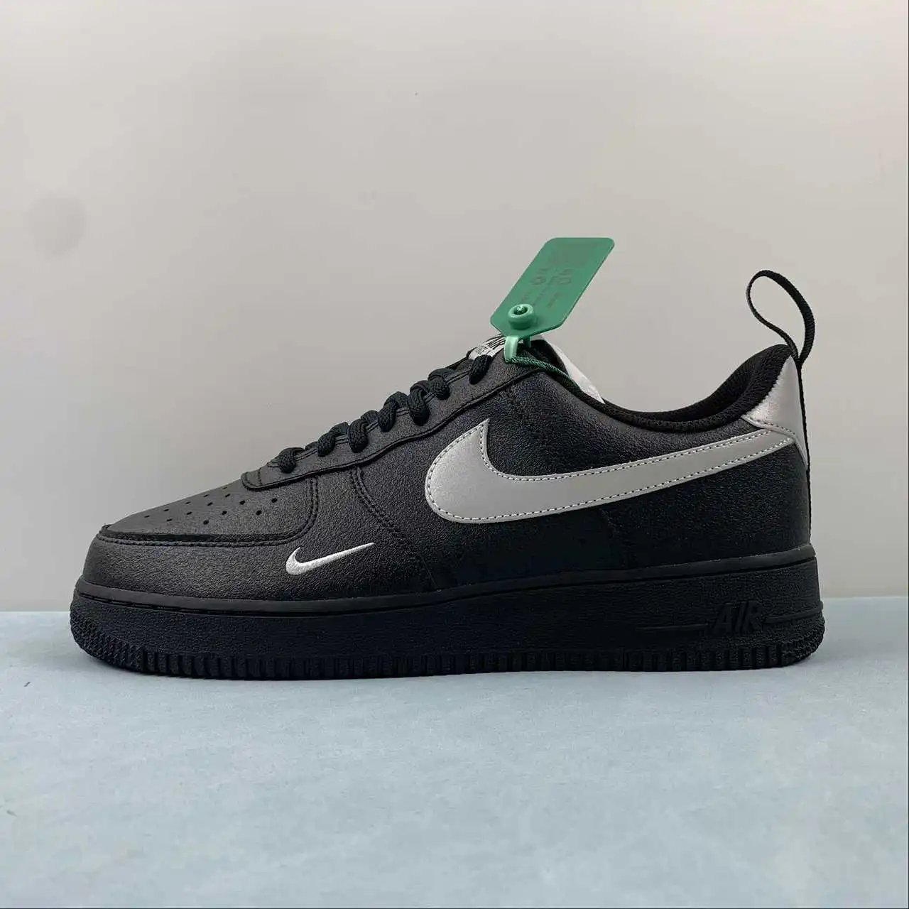 Nike Air Force 1 DX8967-001 thumbnail 4