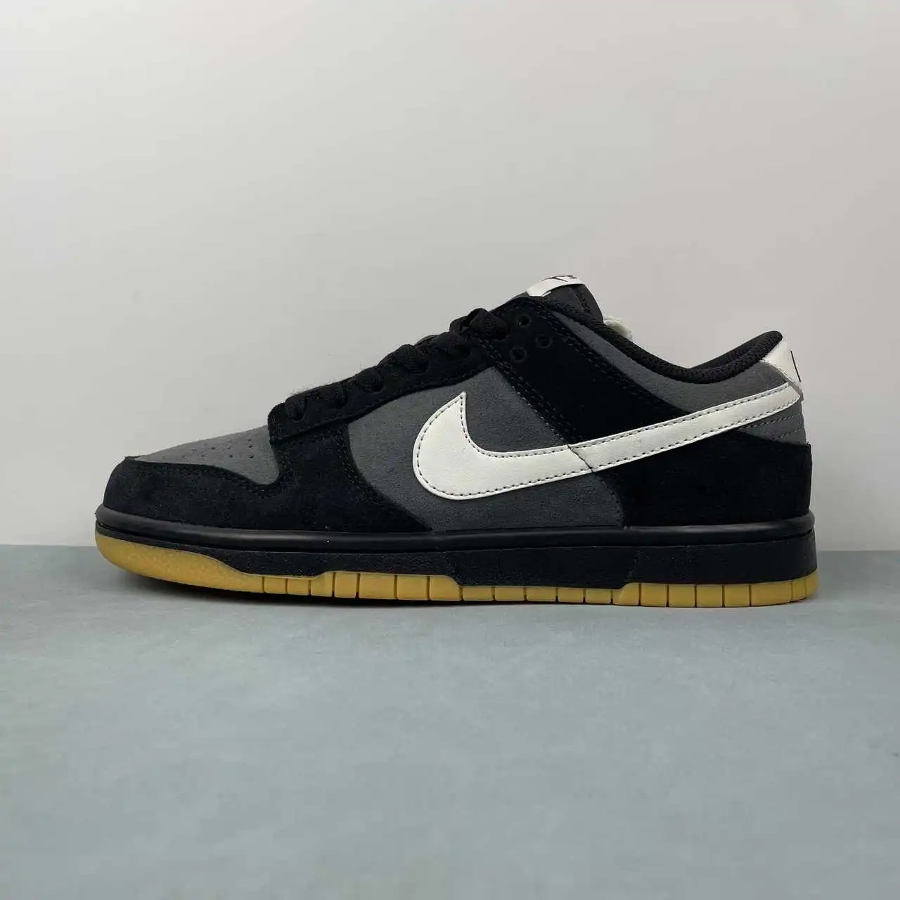 Nike Dunk Low HQ1931-001 thumbnail 4