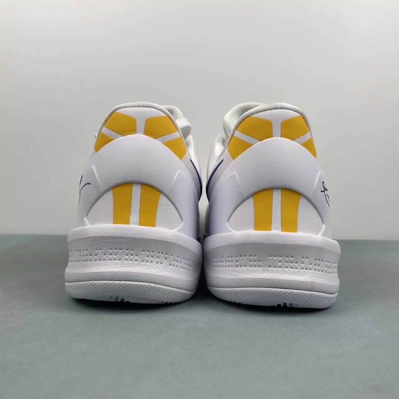 Nike Kobe HF9550-100 thumbnail 4