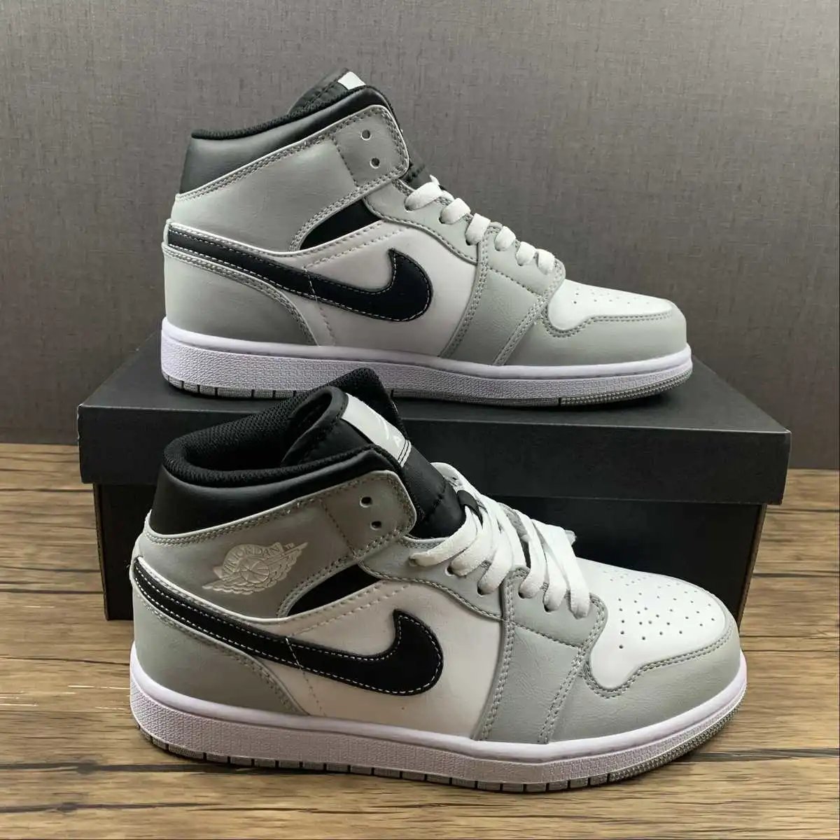 AJ1 Mid Smoke Grey