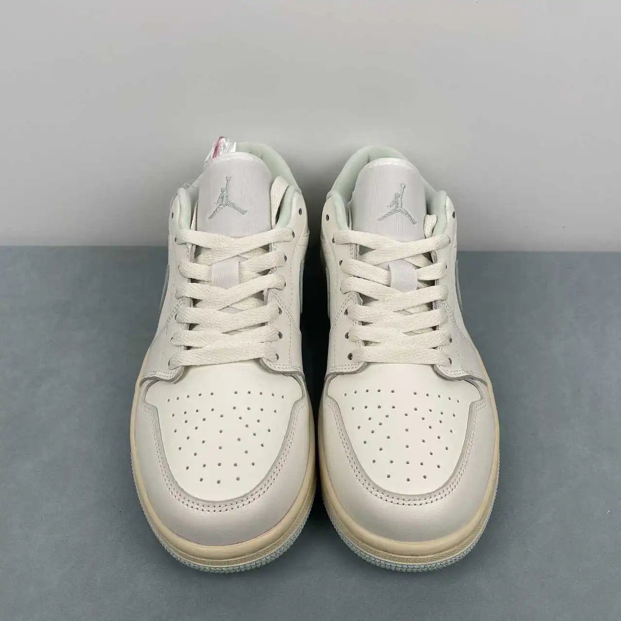 Air Jordan 1 Low DC0774-134 thumbnail 3