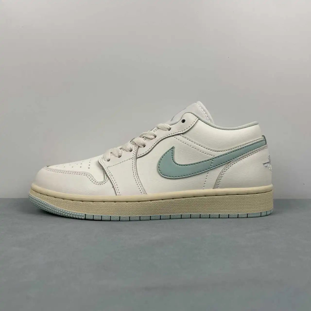 Air Jordan 1 Low DC0774-134 5