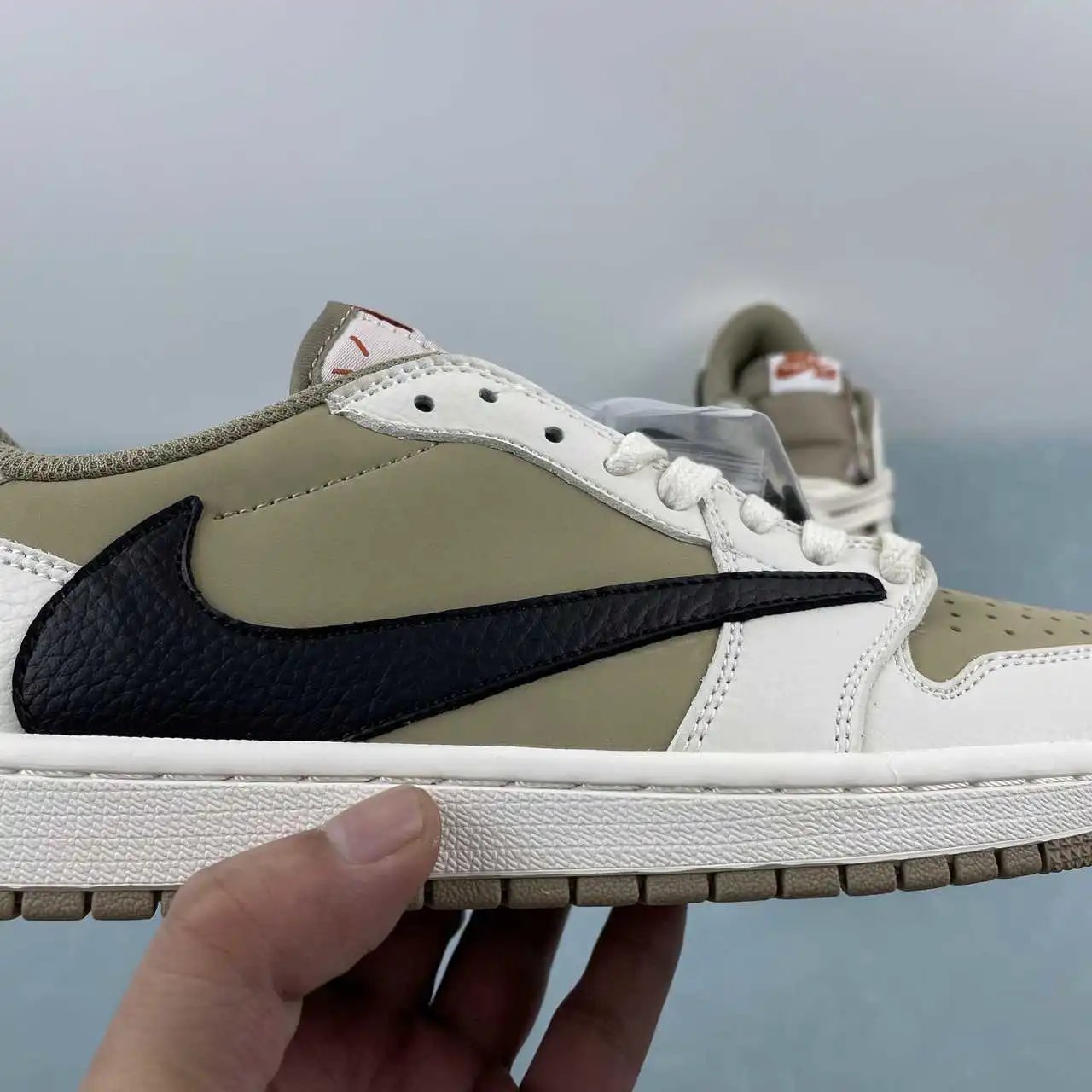 Air Jordan 1 Low DJ4137-701 9