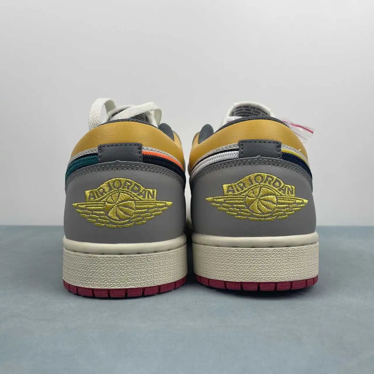 Air Jordan 1 Low HV4511-133 thumbnail 4