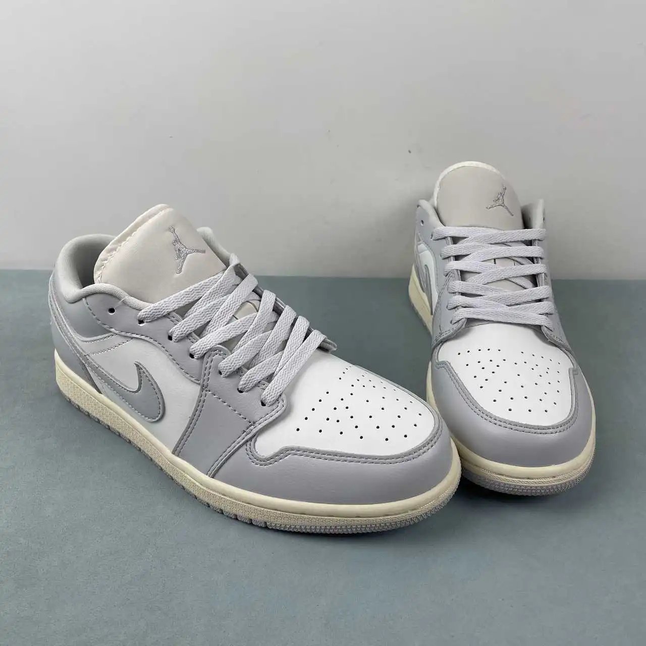 Air Jordan 1 Low DC0774-103 thumbnail 2
