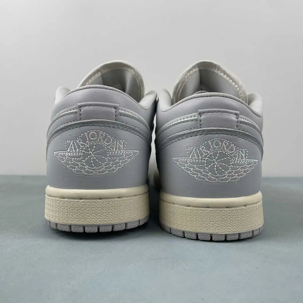 Air Jordan 1 Low DC0774-103 thumbnail 4