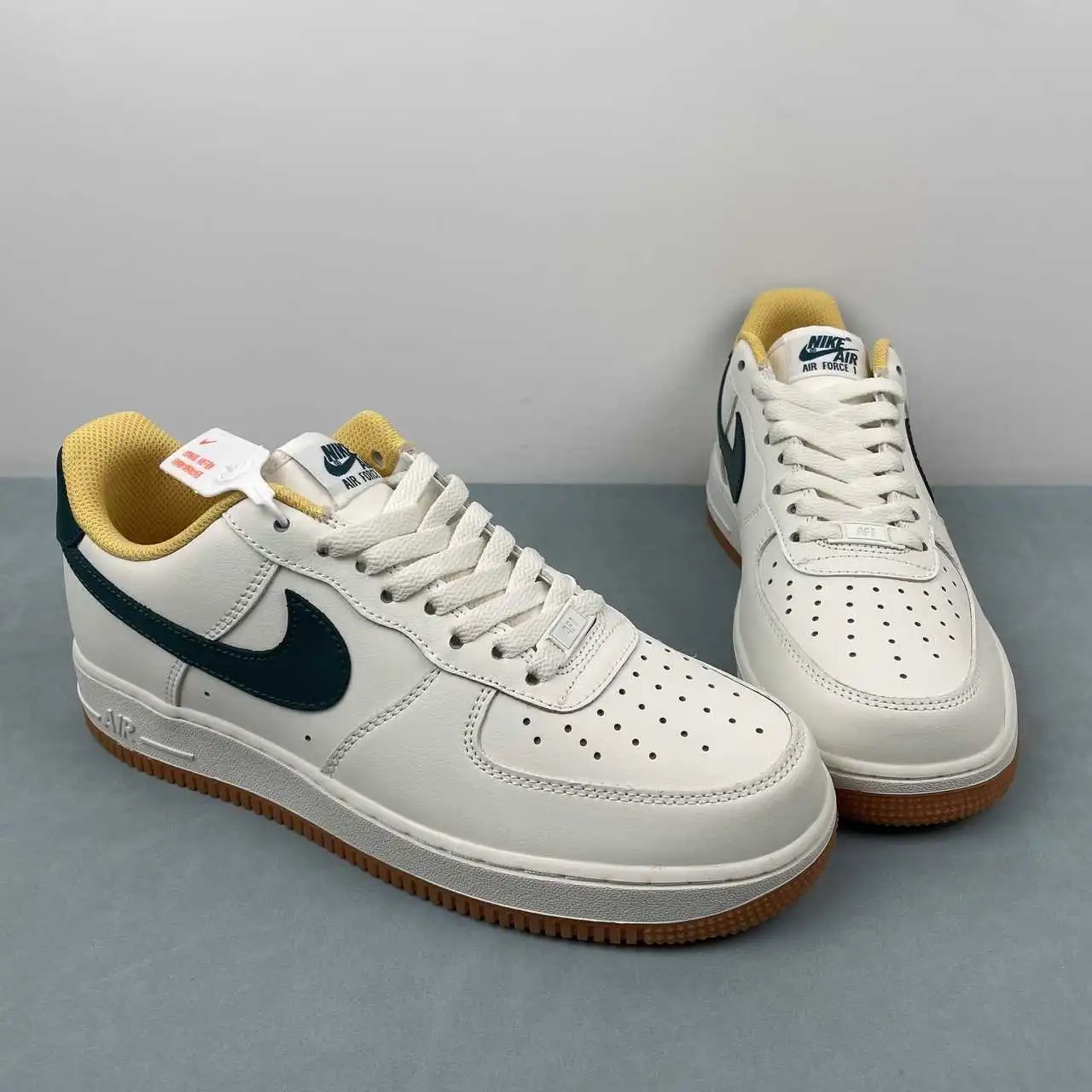 Nike Air Force 1 FD9063-111 thumbnail 2