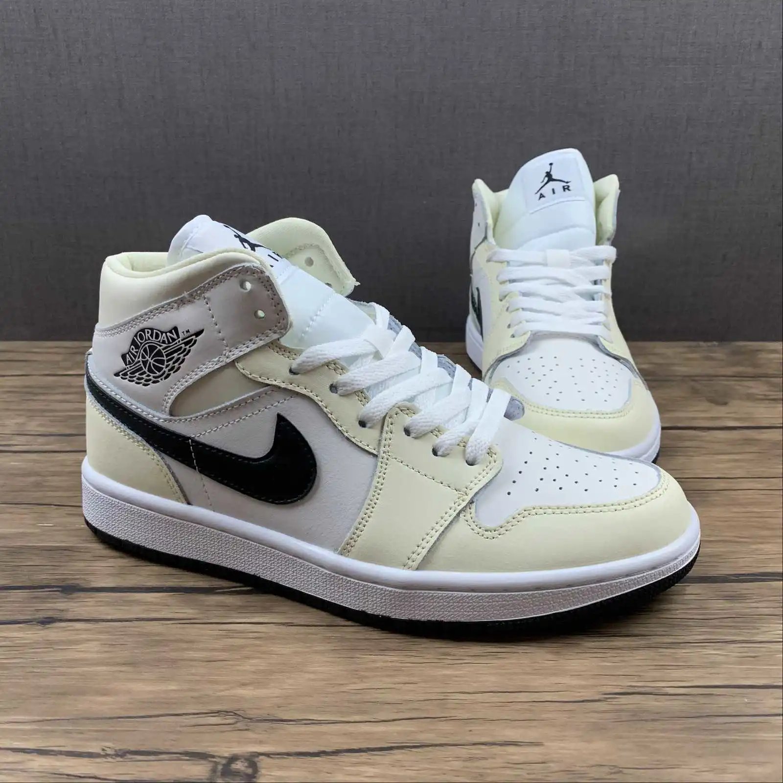 AJ1 Mid Coconut Milk – BQ6472-121 thumbnail 2