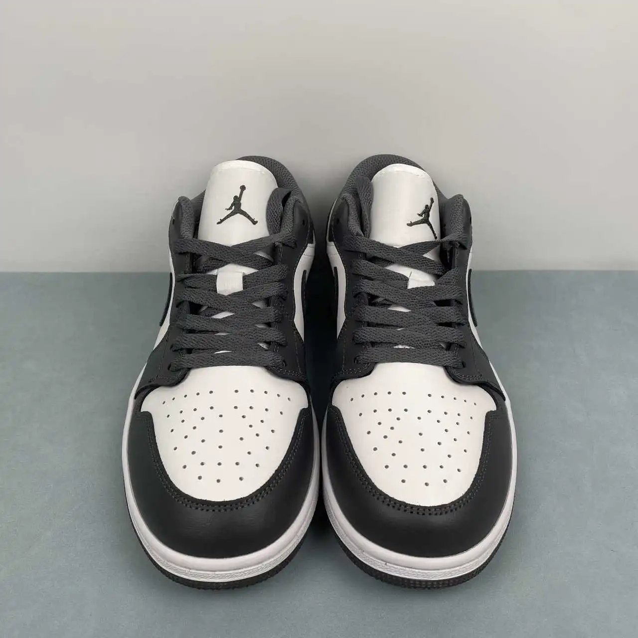Air Jordan 1 Low 553558-044 thumbnail 3