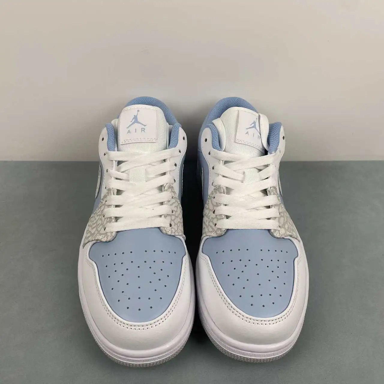Air Jordan 1 Low IB7692-400 thumbnail 3
