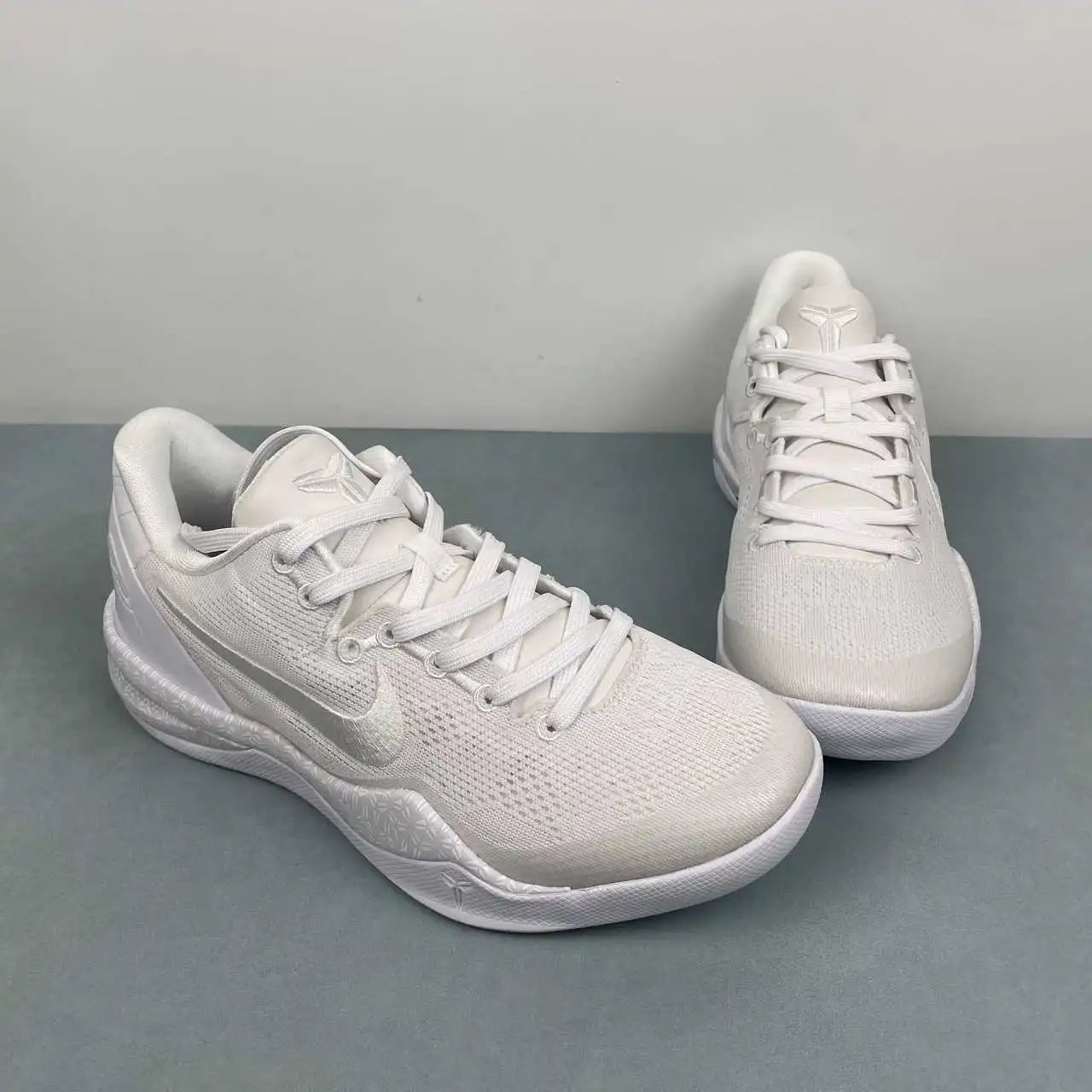 Nike Kobe FJ9364-100 thumbnail 2