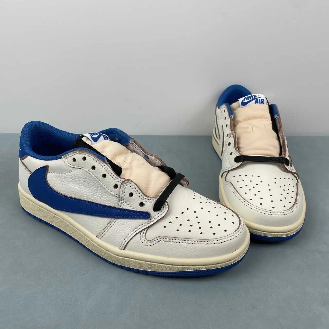 Air Jordan 1 Low DM7866-104 thumbnail 2