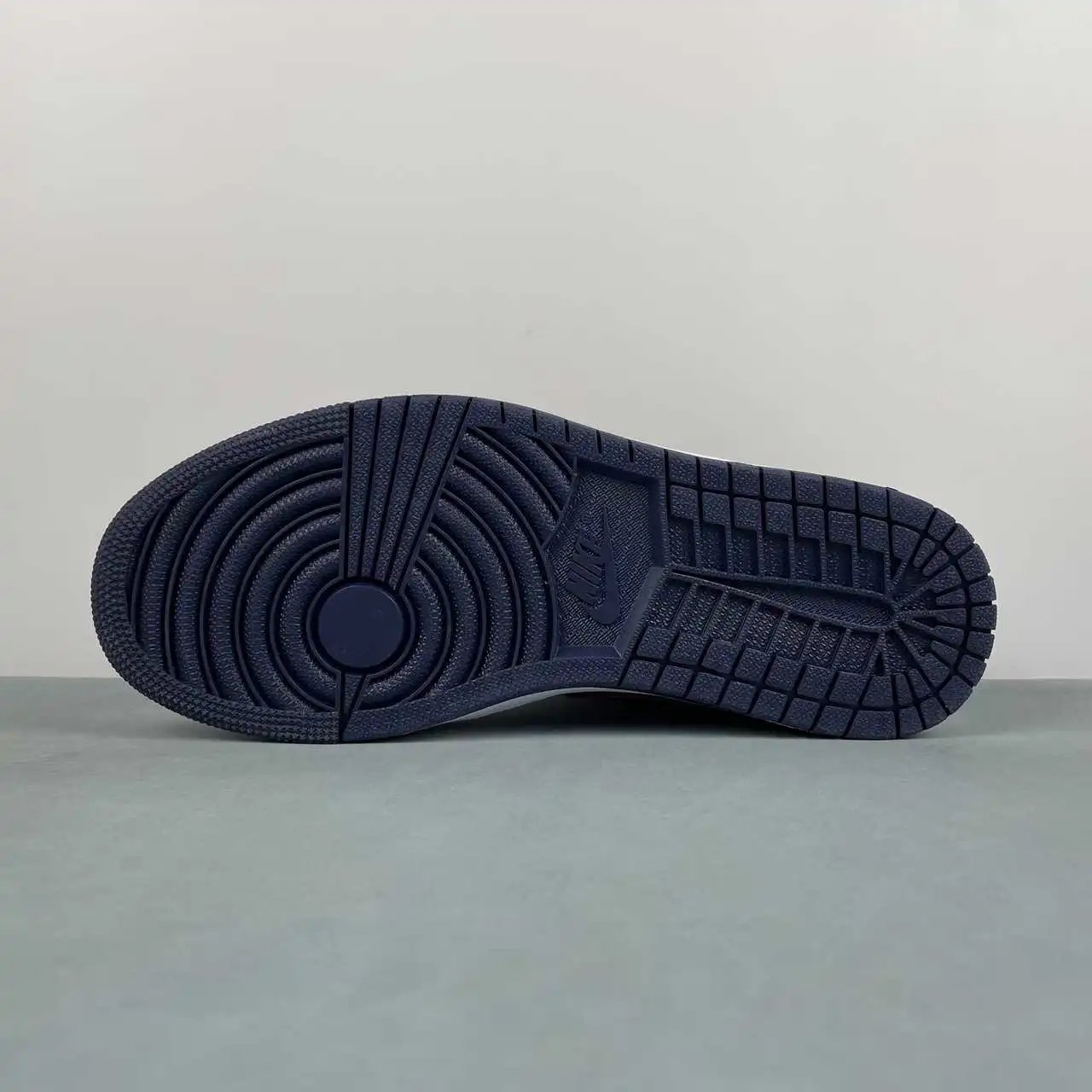 Air Jordan 1 Low CZ8454-400 11