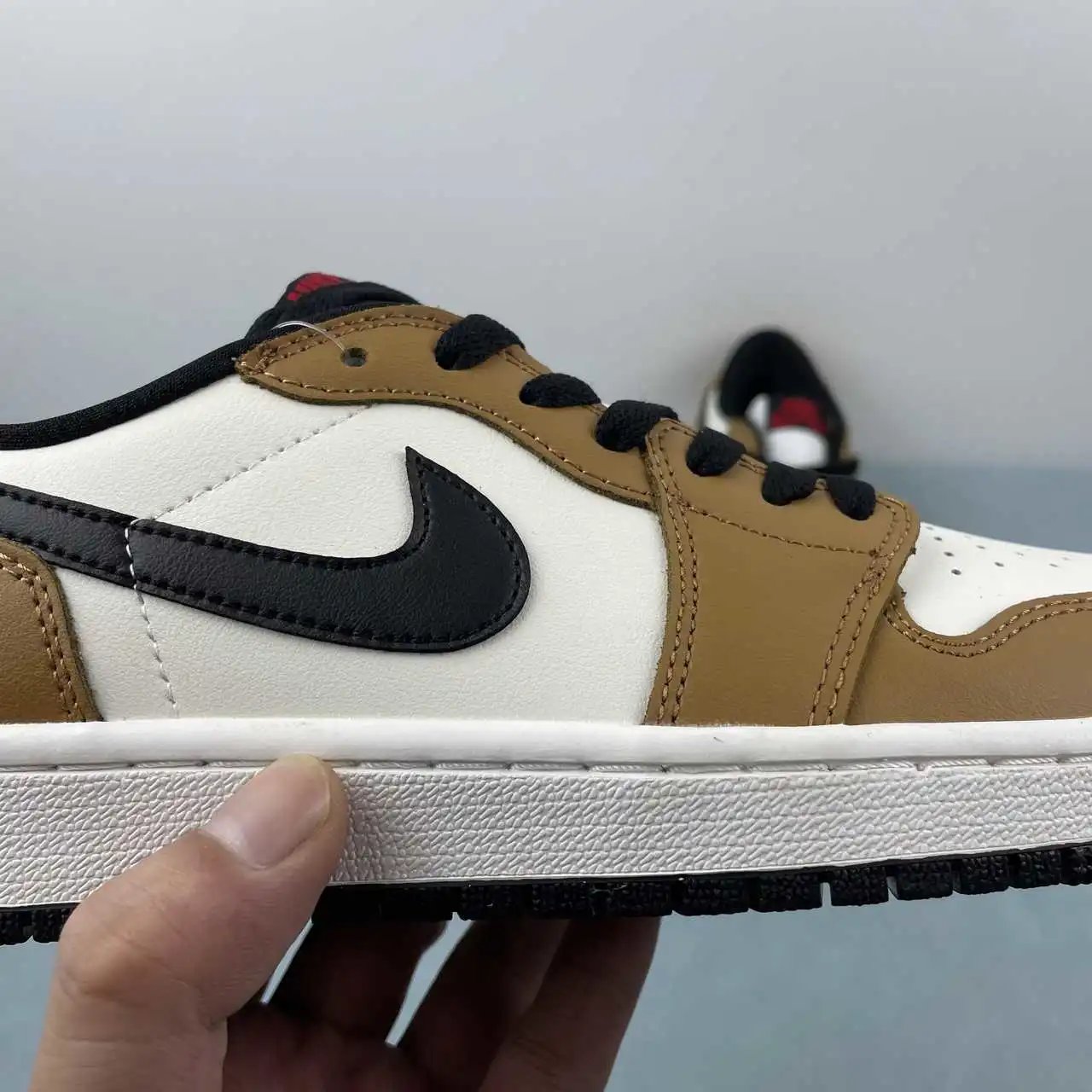 Air Jordan 1 Low CZ0790-107 9