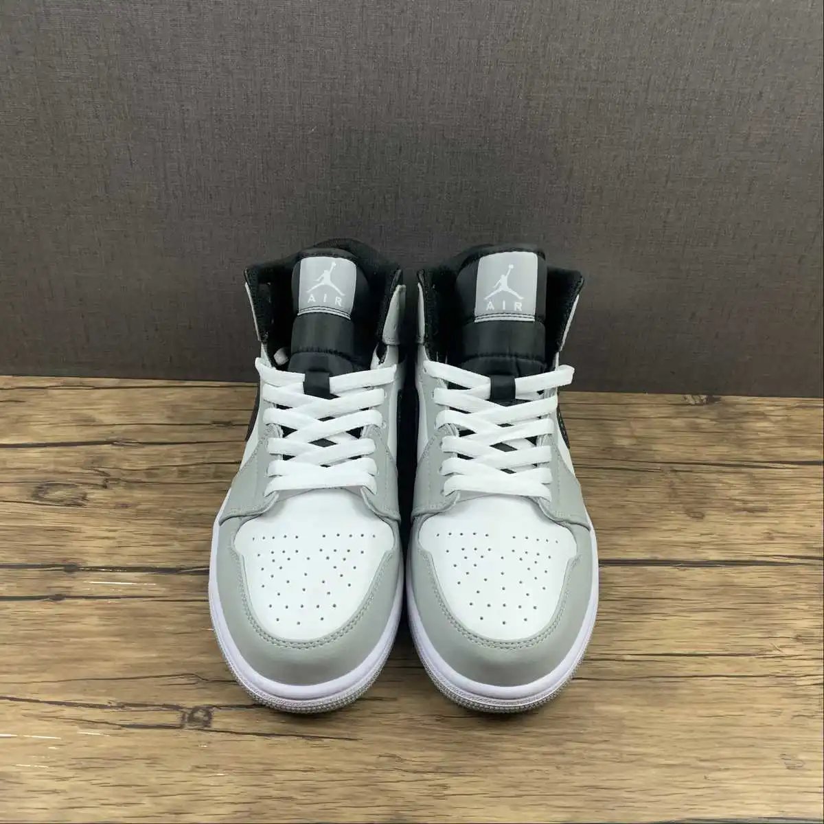 AJ1 Mid Smoke Grey thumbnail 3