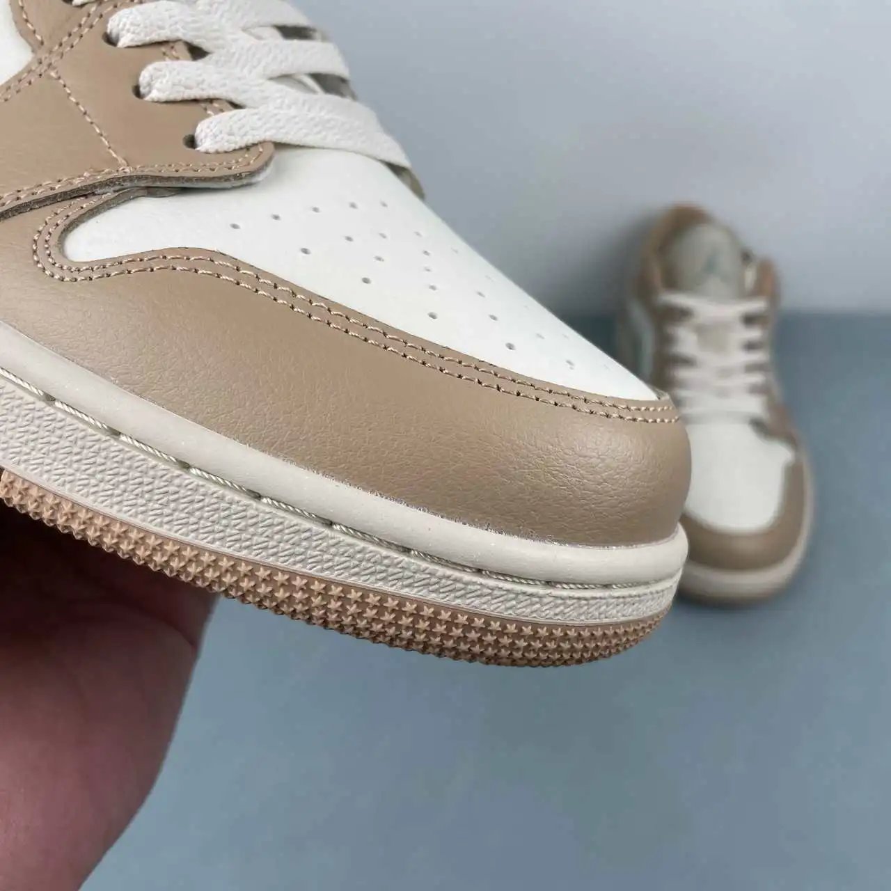 Air Jordan 1 Low DC0774-130 7
