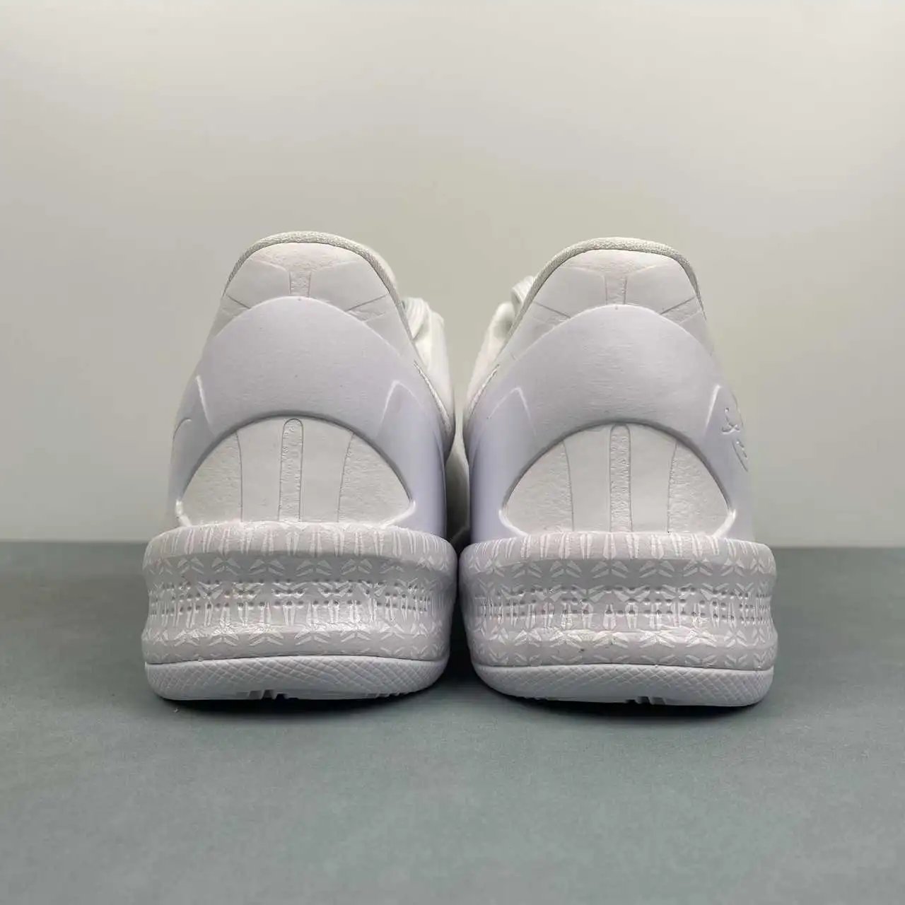 Nike Kobe FJ9364-100 thumbnail 4
