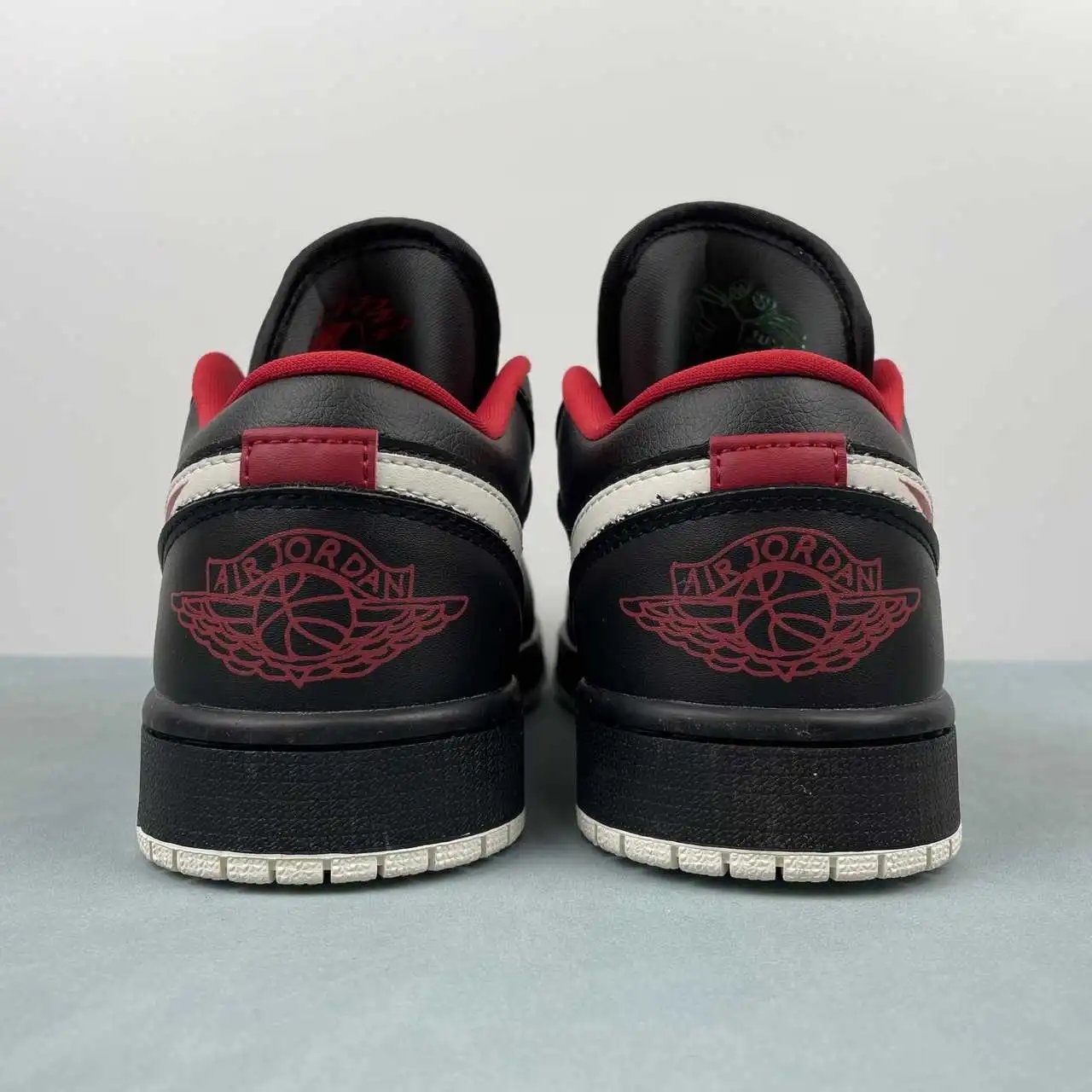 Air Jordan 1 Low FJ7073-010 thumbnail 4