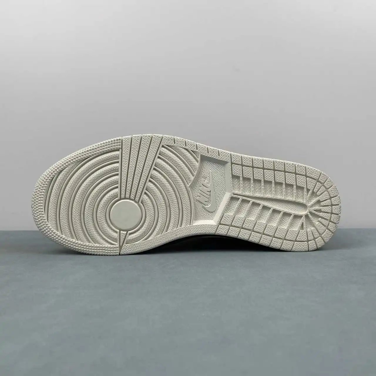 Air Jordan 1 Low FJ7073-010 11