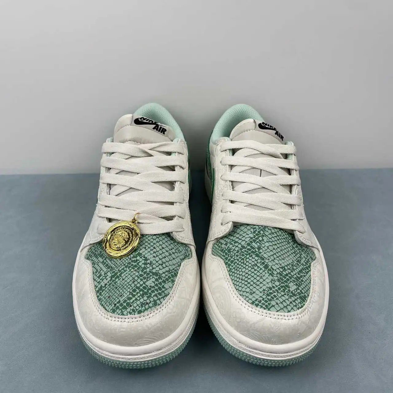Air Jordan 1 Low HF3144-100 thumbnail 3
