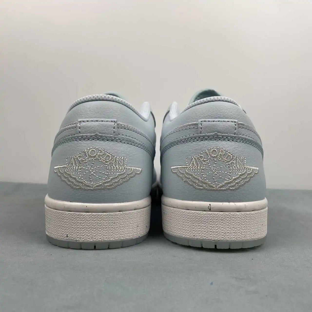 Air Jordan 1 Low HJ5999-400 thumbnail 4