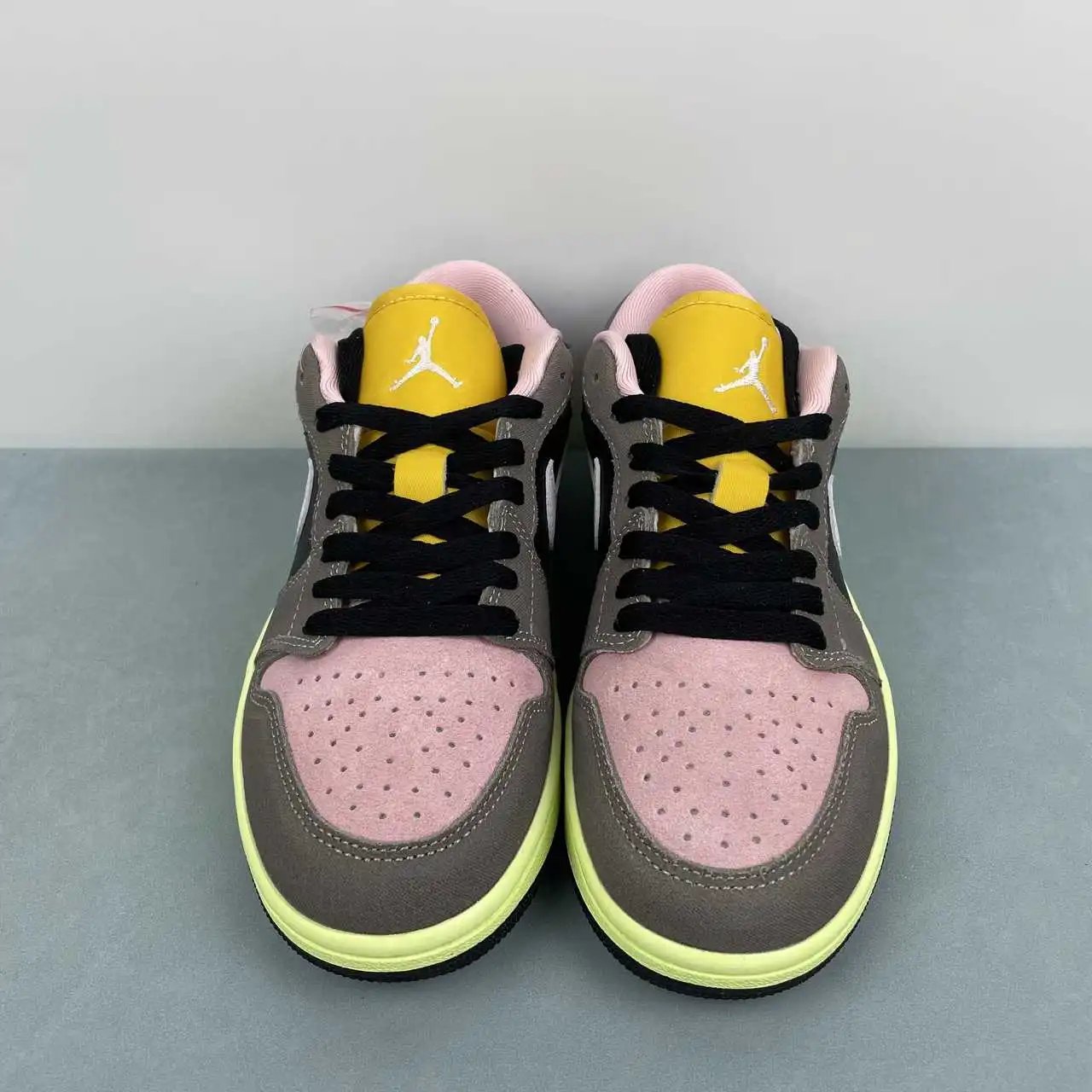Air Jordan 1 Low HQ2010-005 thumbnail 3