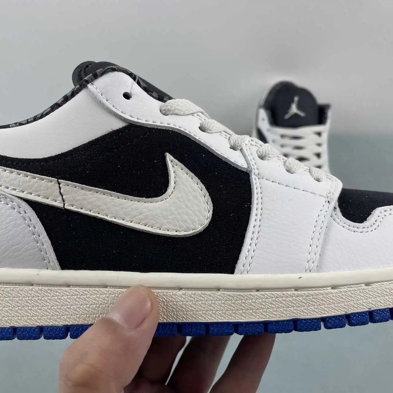 Air Jordan 1 Low HQ0764-001 9
