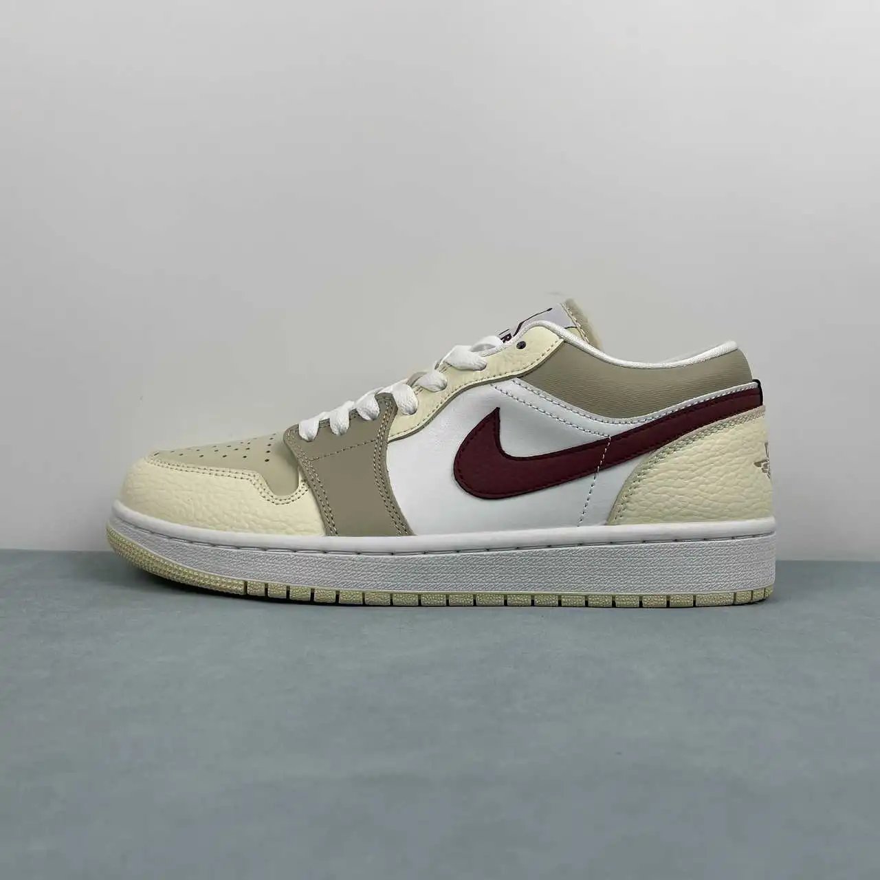 Air Jordan 1 Low HV6530-100 5