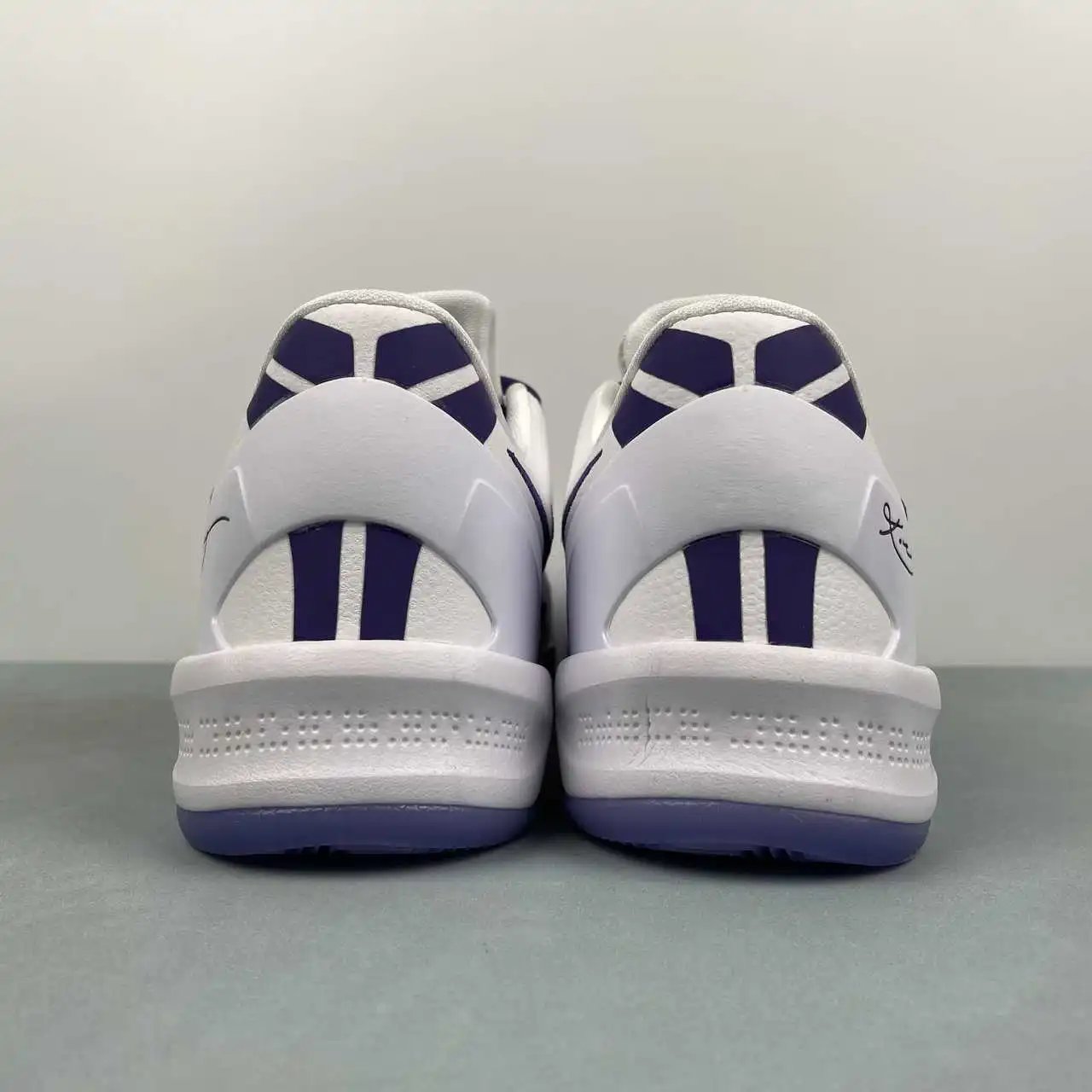 Nike Kobe FQ3549-100 thumbnail 4