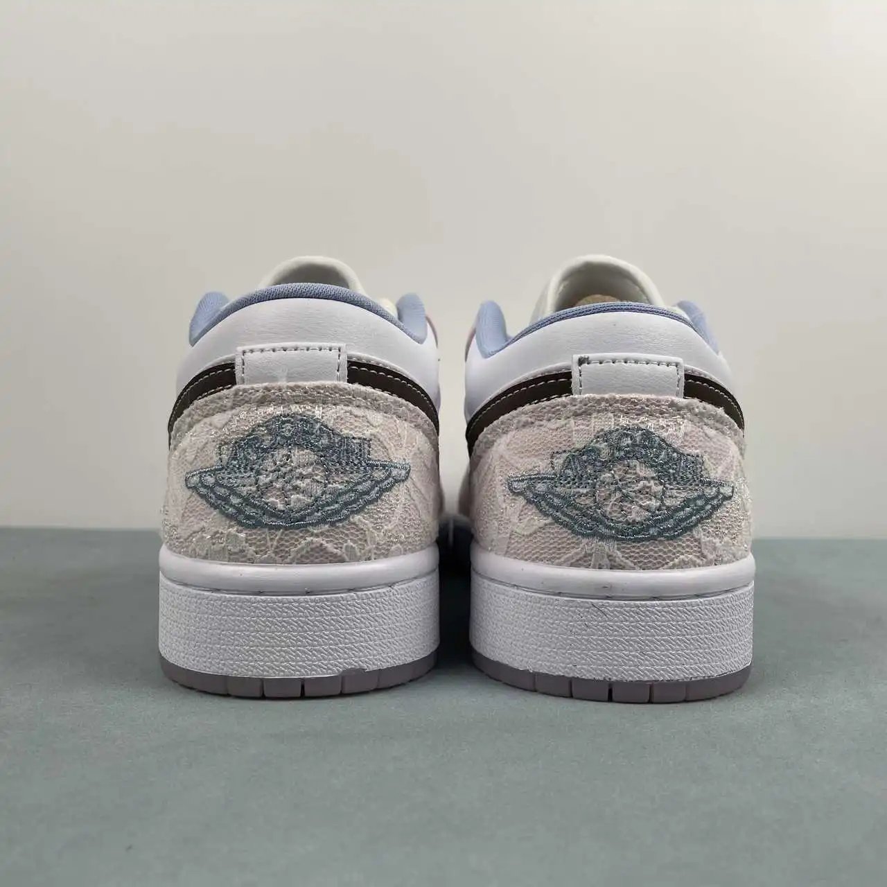 Air Jordan 1 Low IB8859-101 thumbnail 4