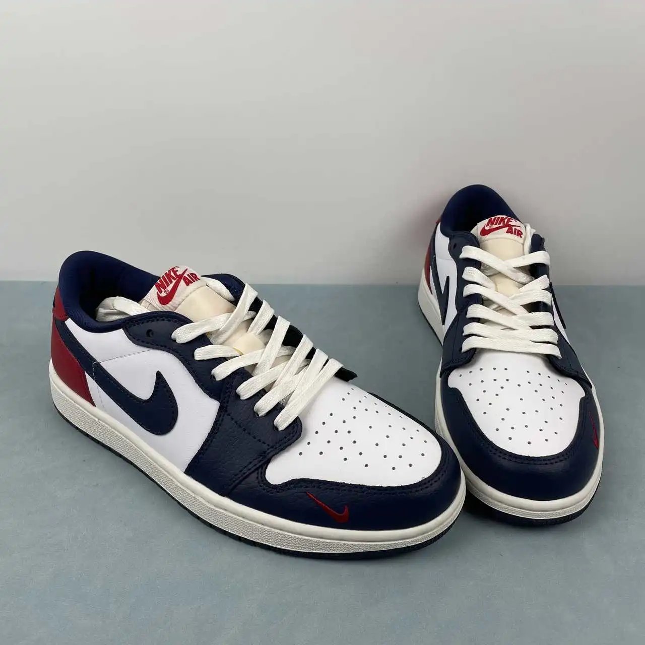 Air Jordan 1 Low HQ2993-100 thumbnail 2