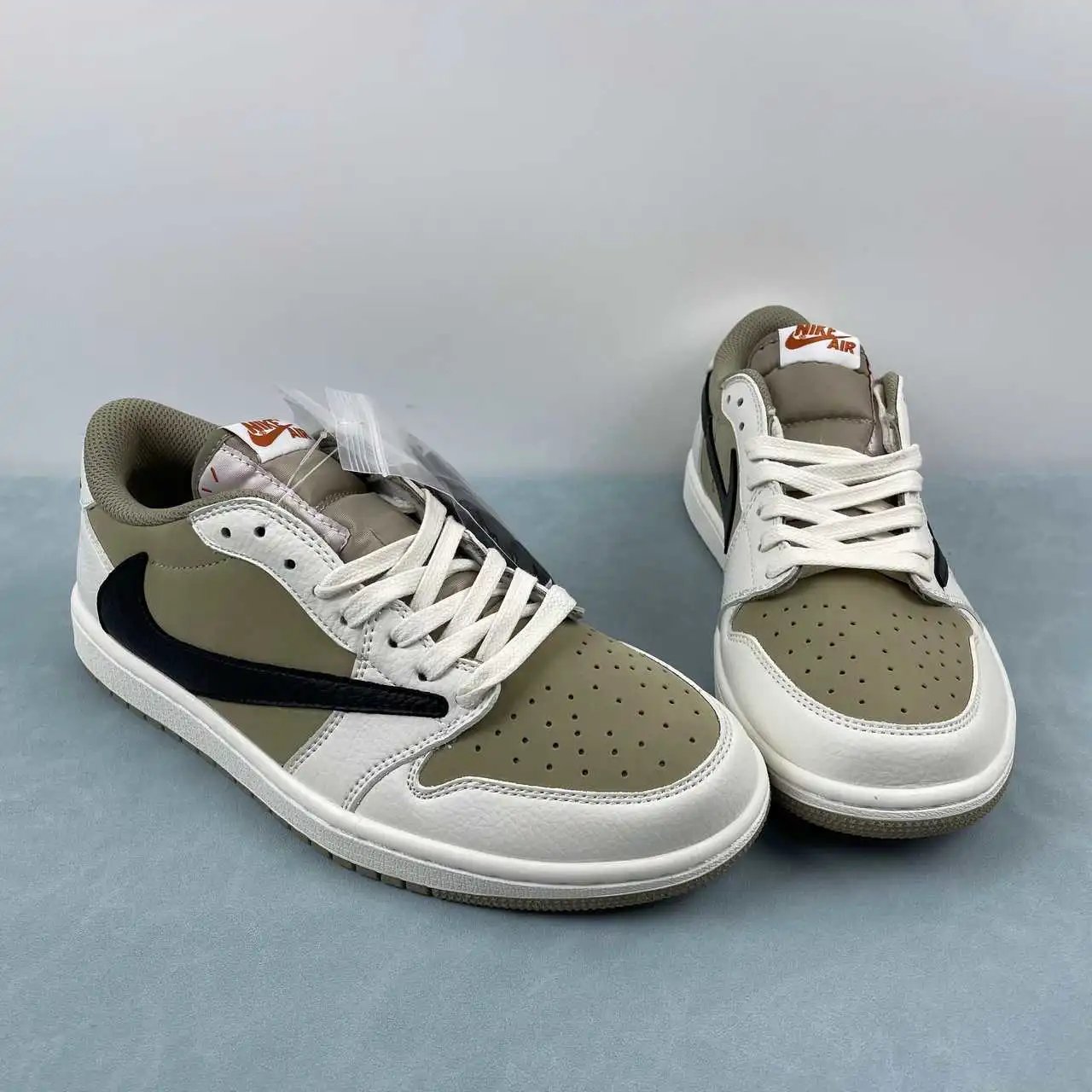 Air Jordan 1 Low DJ4137-701 thumbnail 2