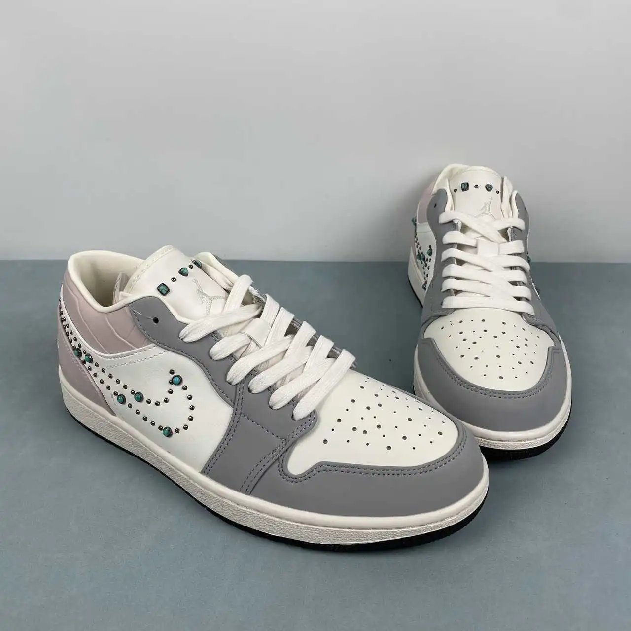 Air Jordan 1 Low IH7319-001 thumbnail 2