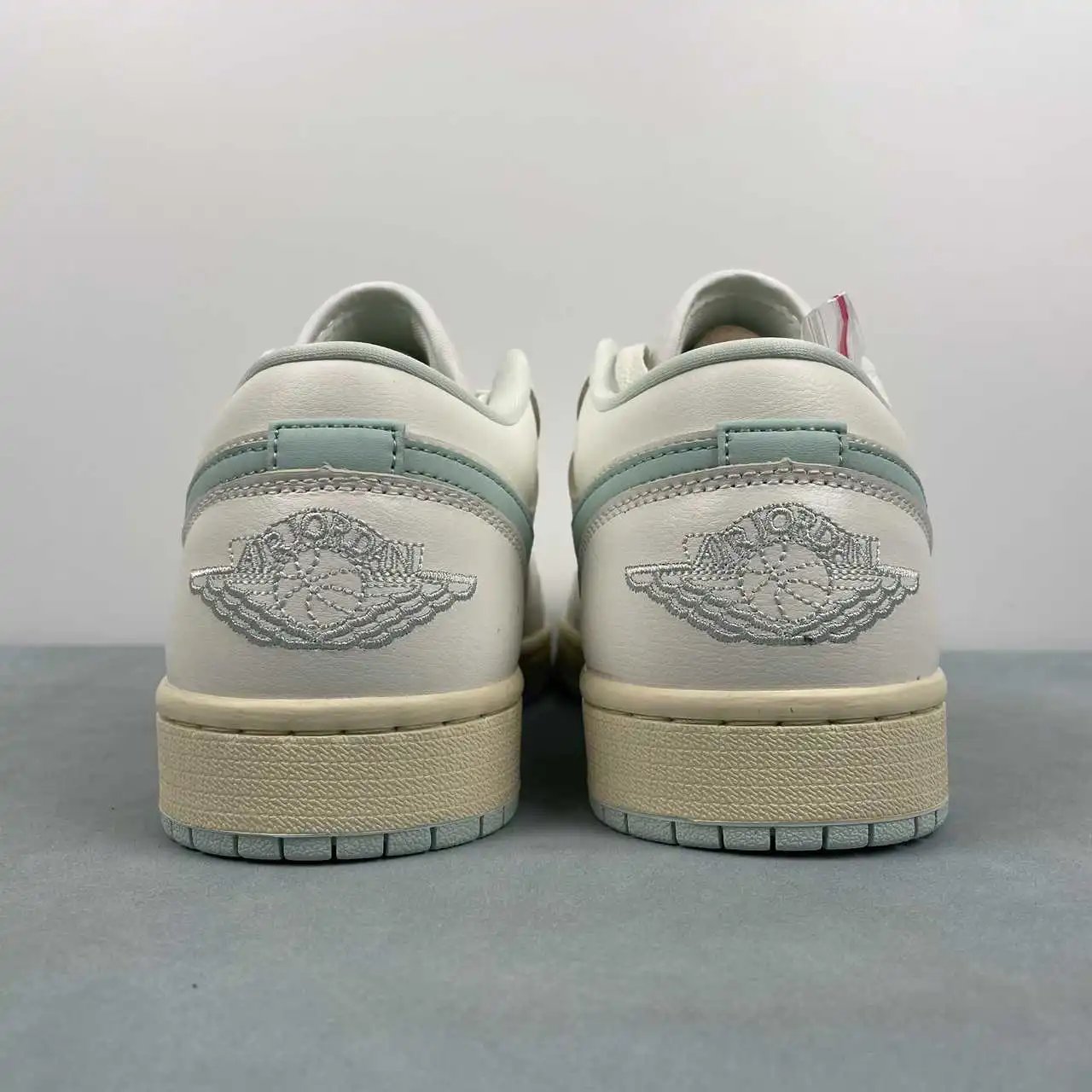 Air Jordan 1 Low DC0774-134 thumbnail 4
