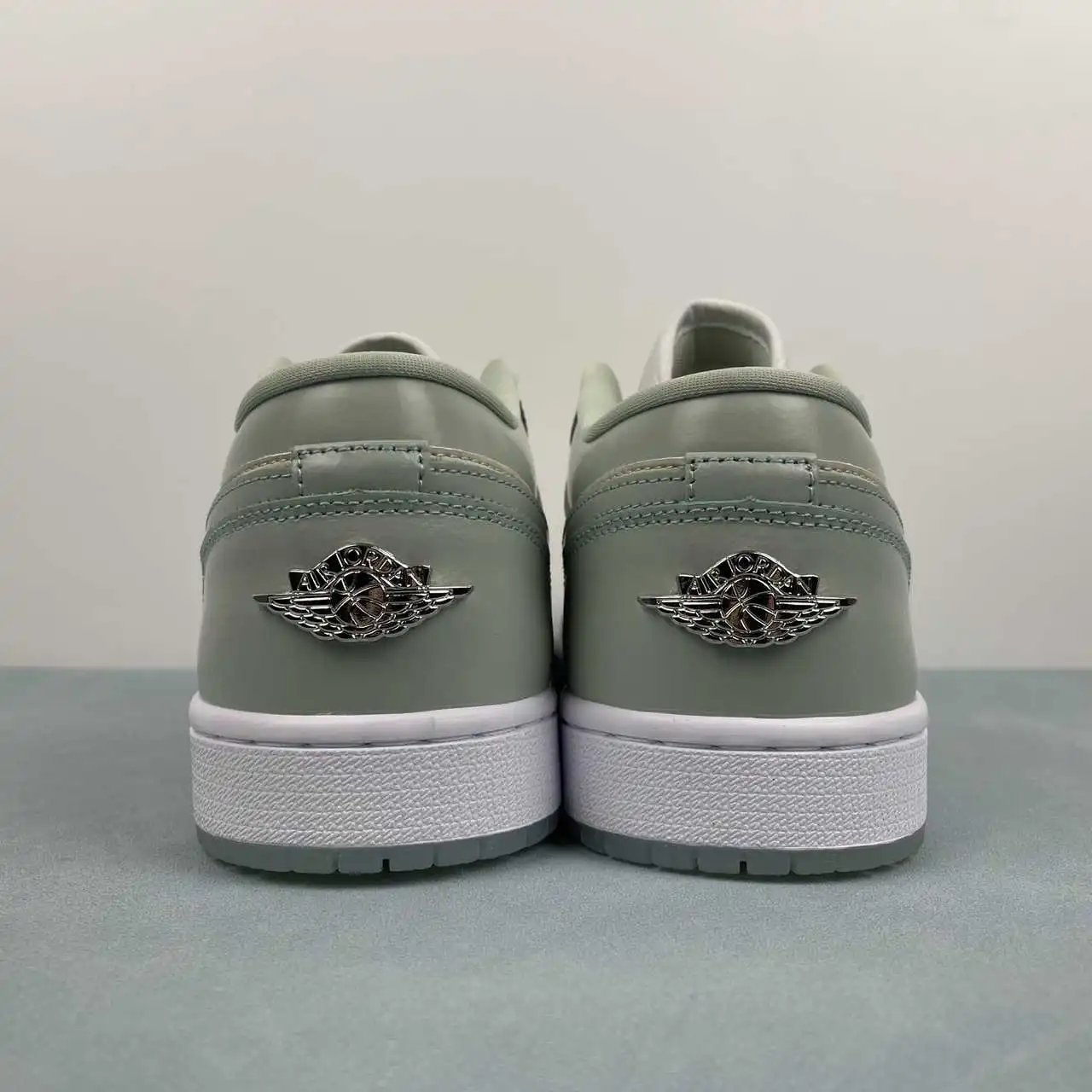 Air Jordan 1 Low HF4078-100 thumbnail 4