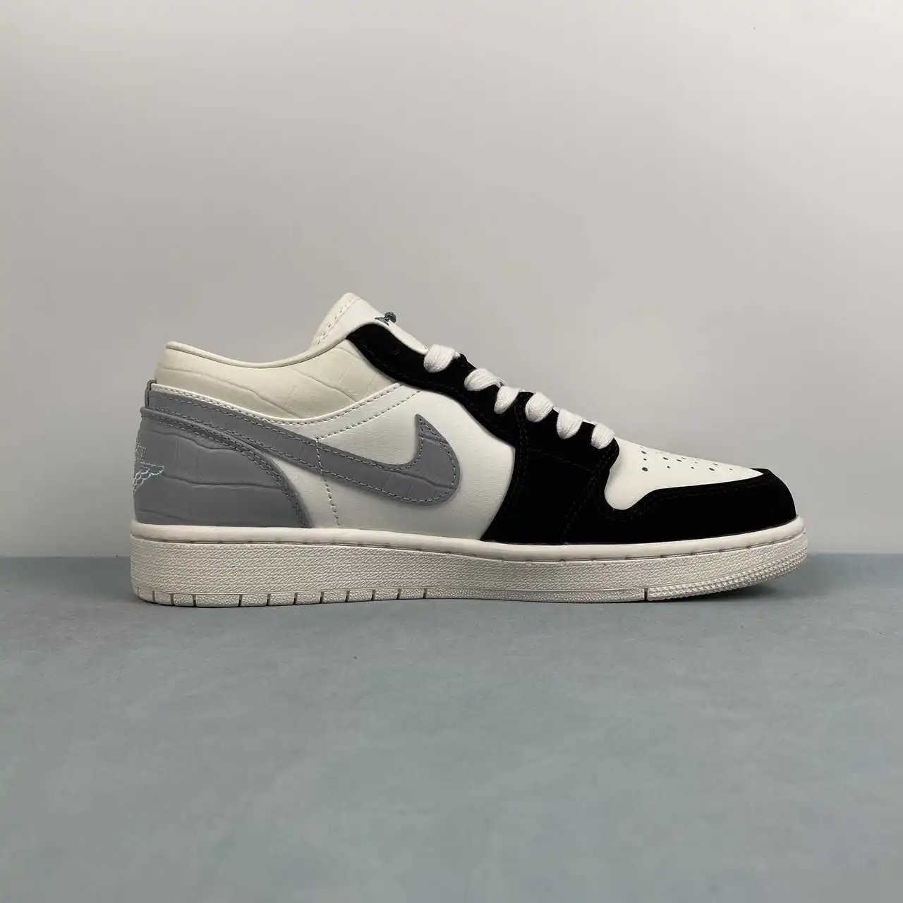 Air Jordan 1 Low IO2242-101 6