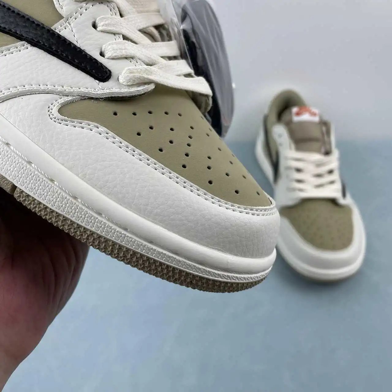 Air Jordan 1 Low DJ4137-701 7