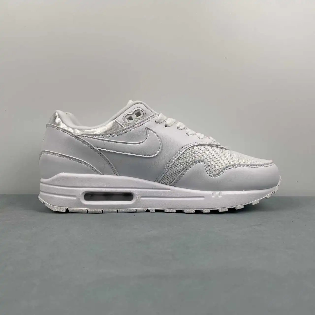 Nike Air Max1 454746-107 thumbnail 4