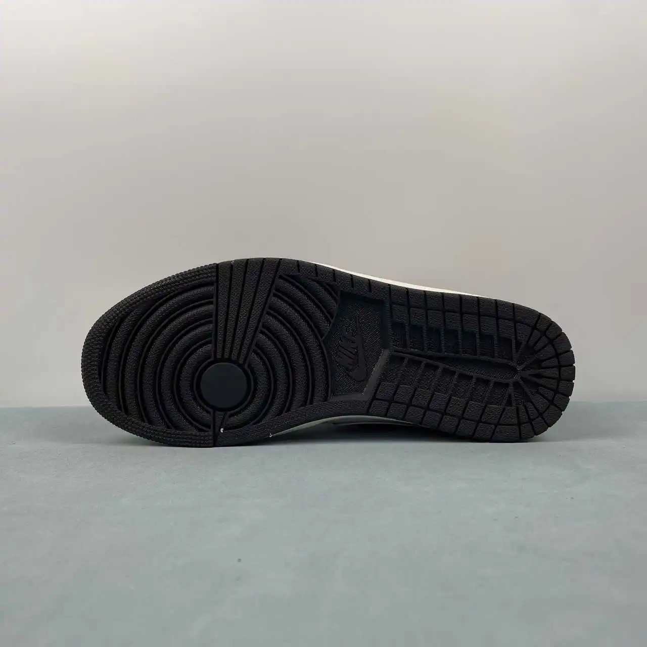 Air Jordan 1 Low 553558-081 11