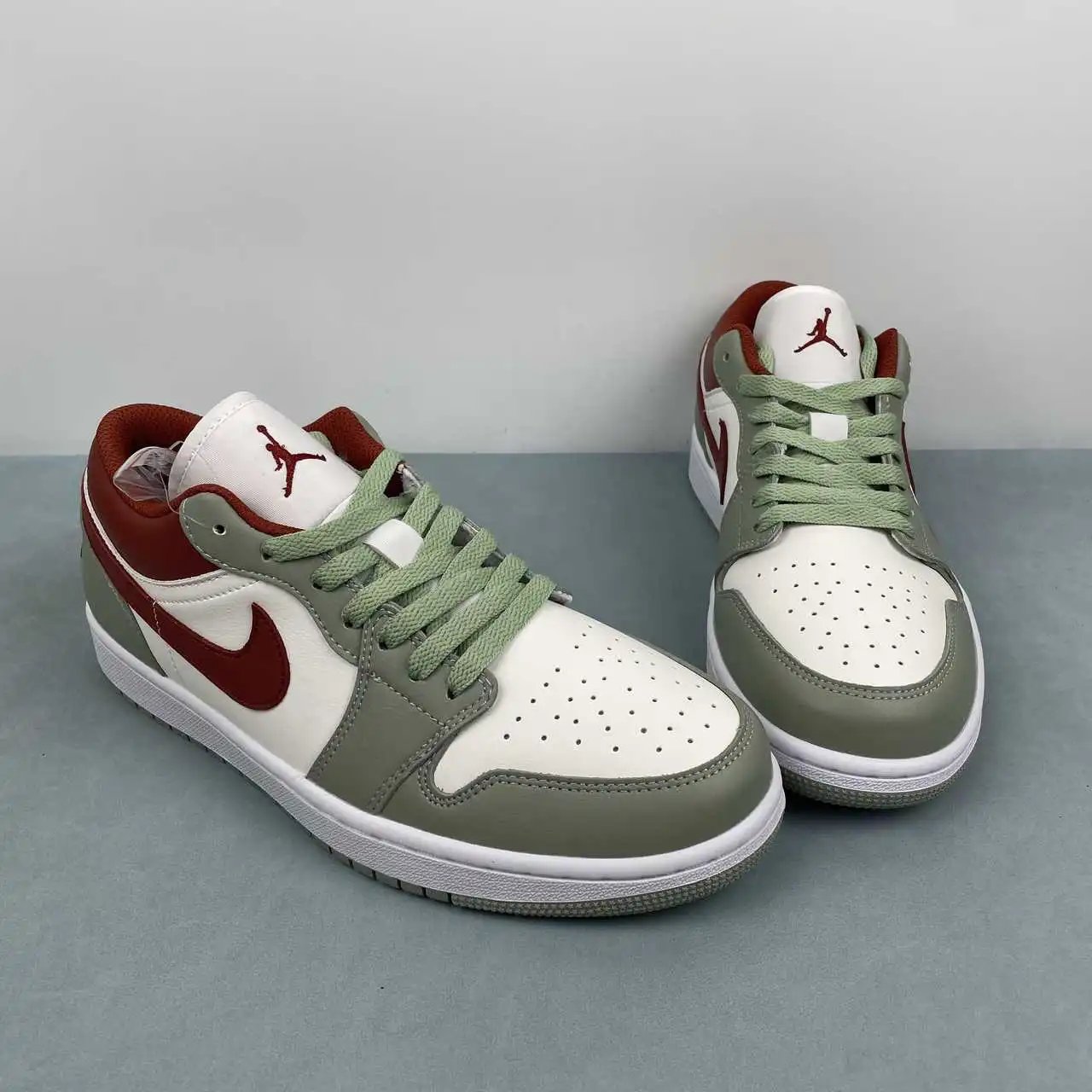 Air Jordan 1 Low 553558-133 thumbnail 2