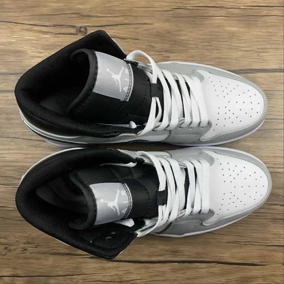 AJ1 Mid Smoke Grey thumbnail 4