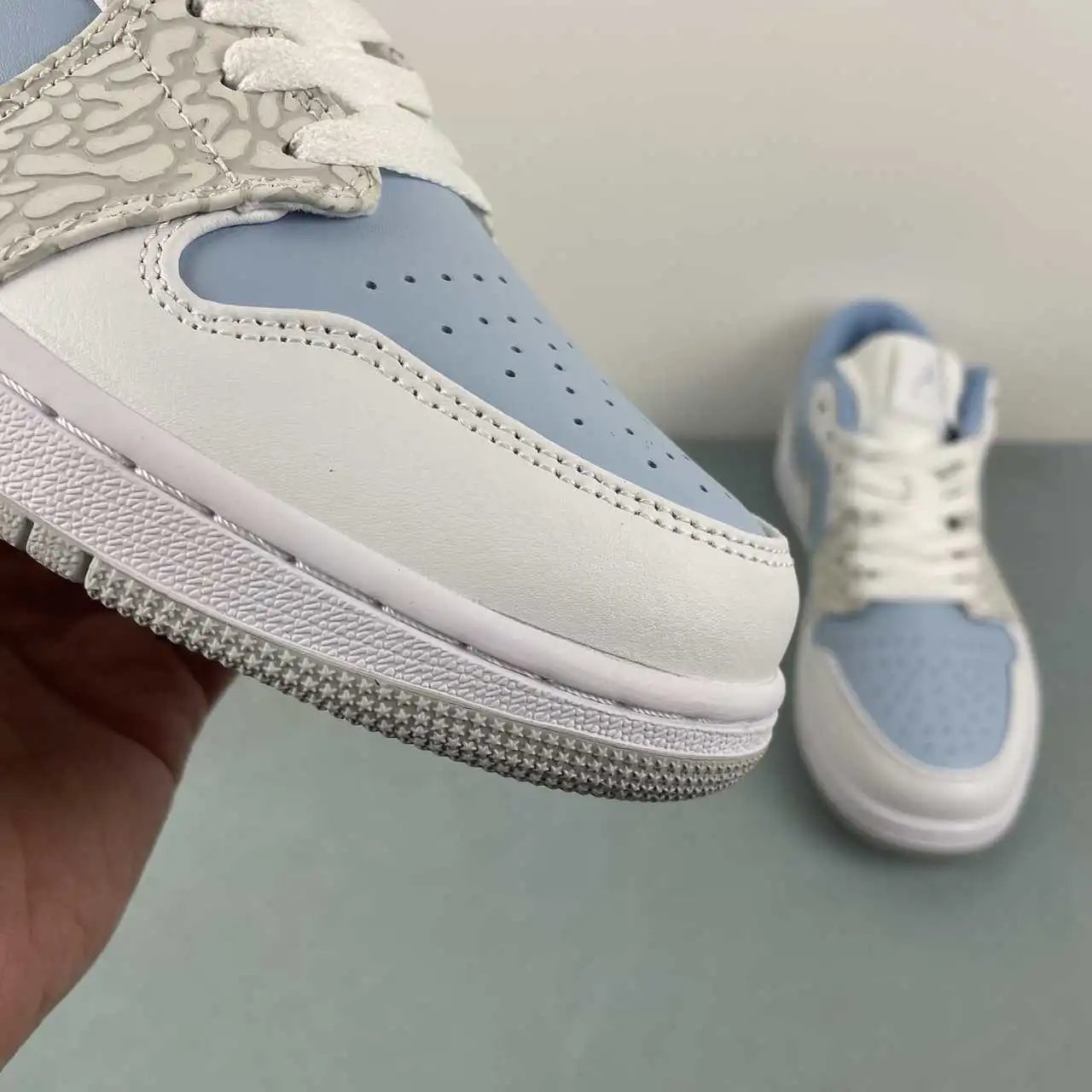 Air Jordan 1 Low IB7692-400 7