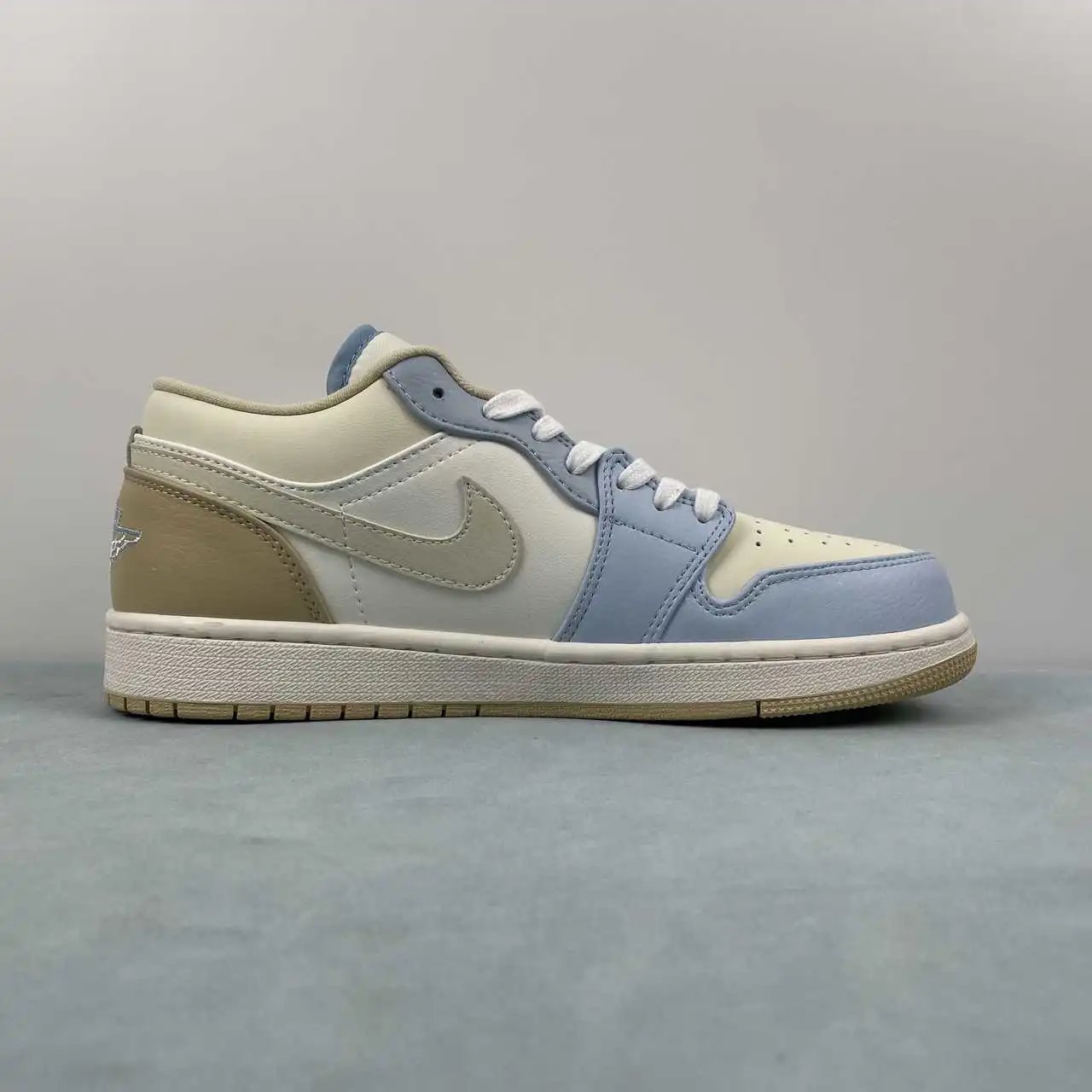 Air Jordan 1 Low HQ4186-111 6