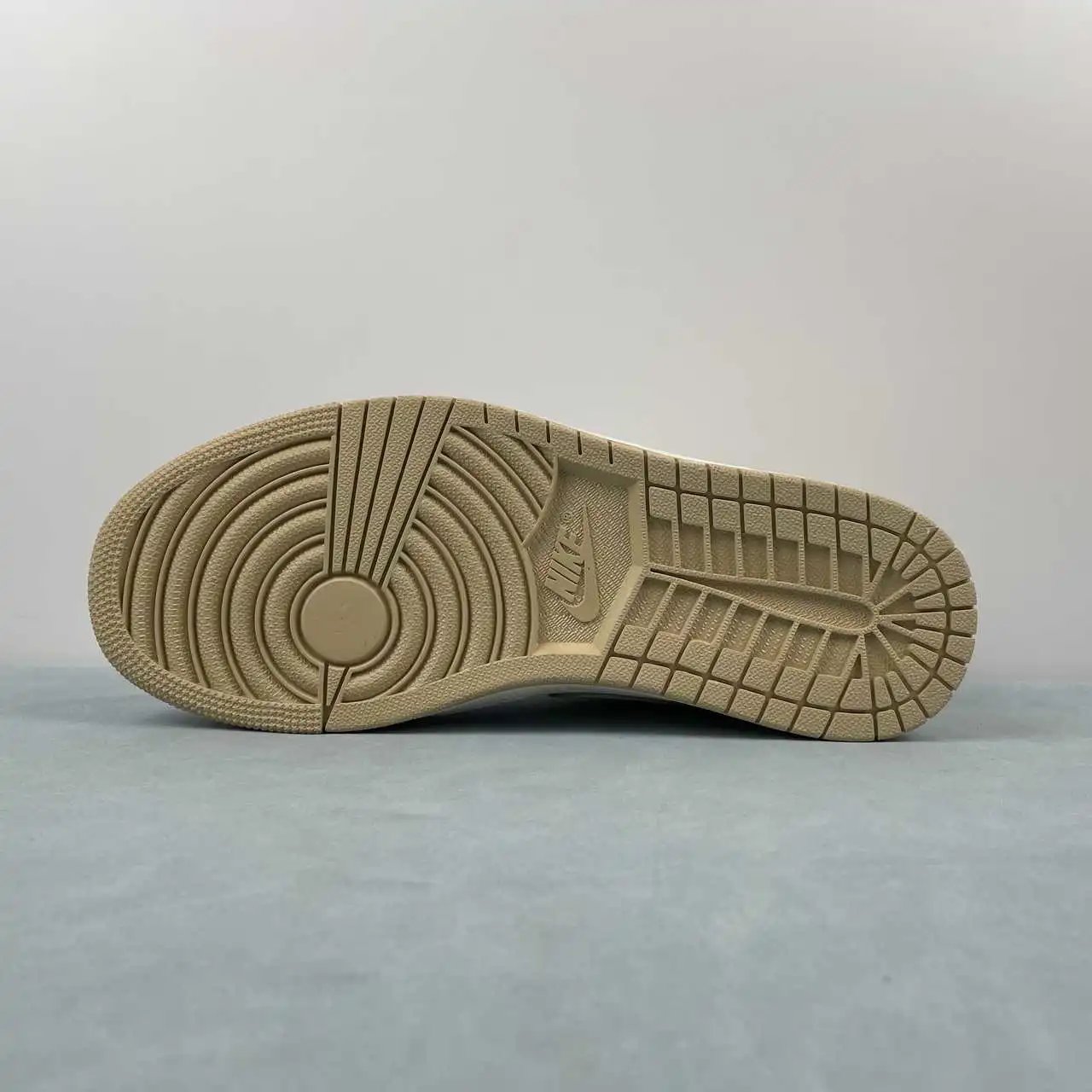 Air Jordan 1 Low HQ4186-111 11