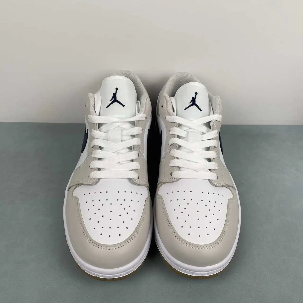 Air Jordan 1 Low 553558-146 thumbnail 3