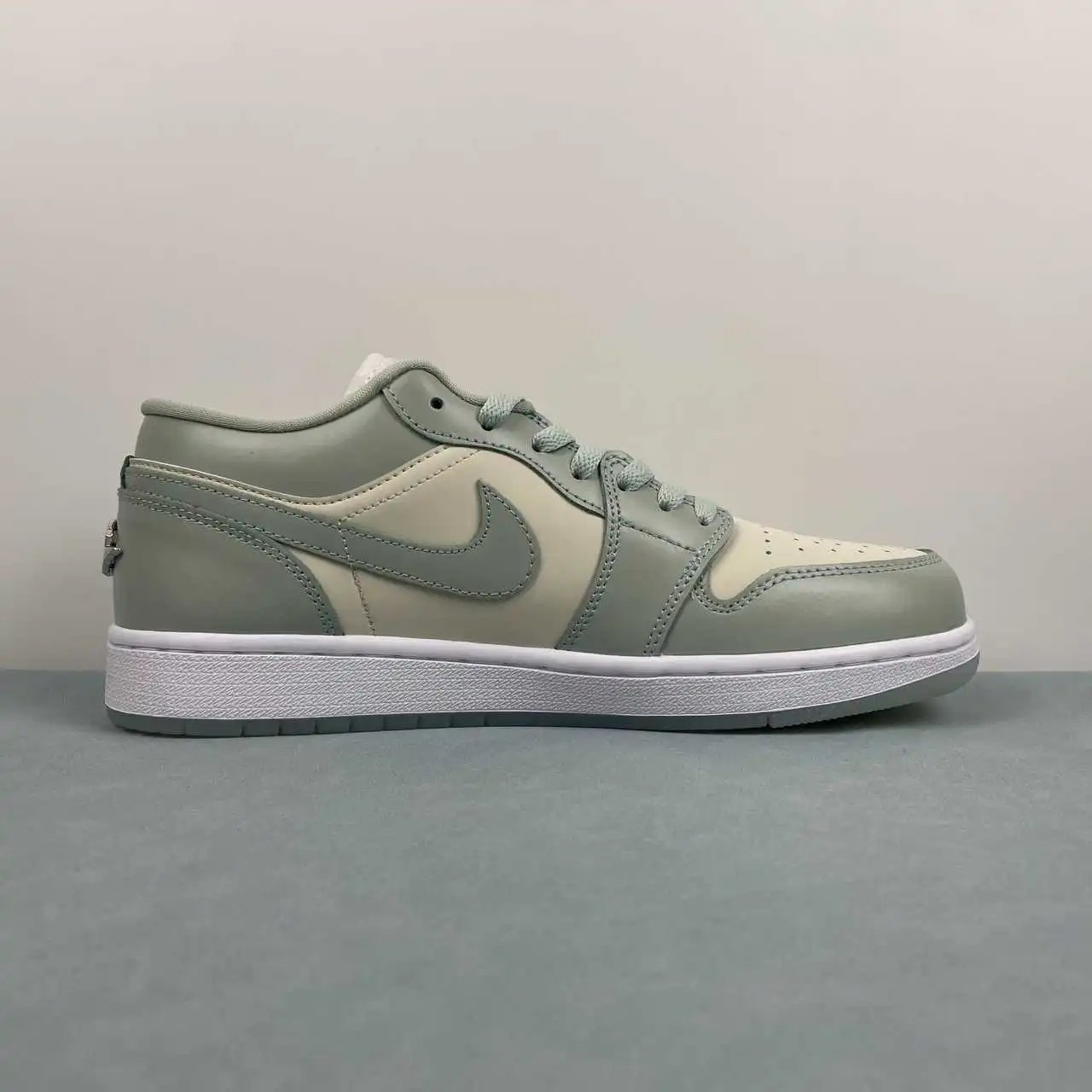 Air Jordan 1 Low HF4078-100 6