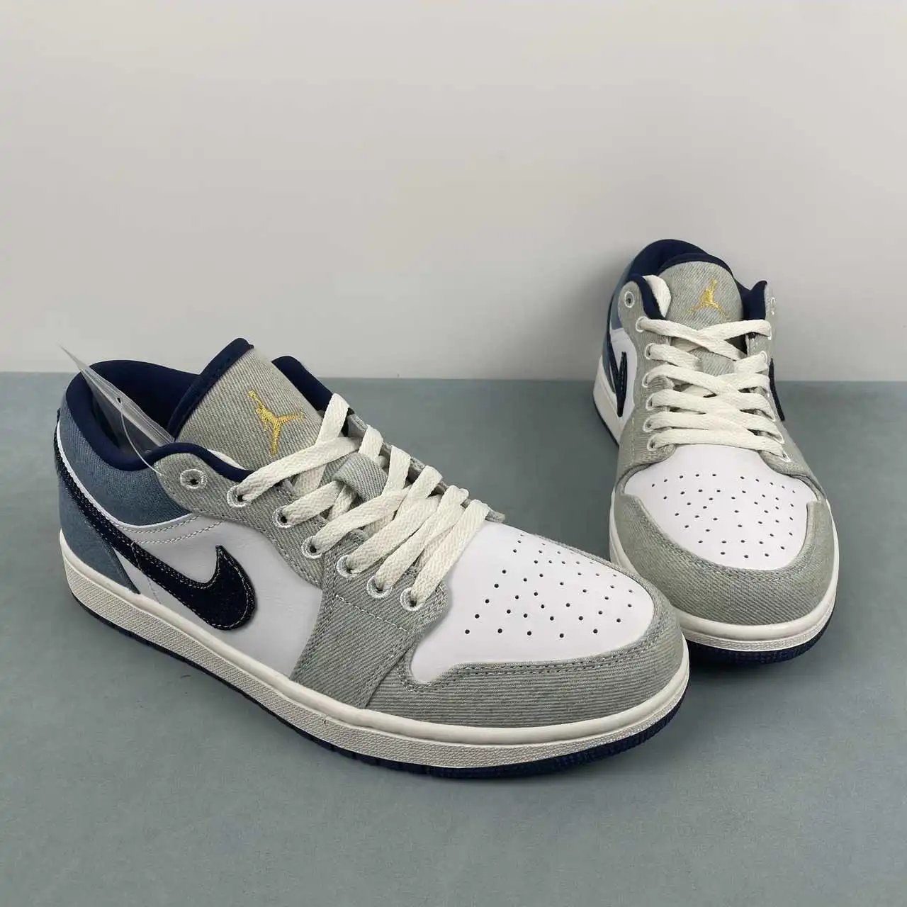 Air Jordan 1 Low IH0648-141 thumbnail 2