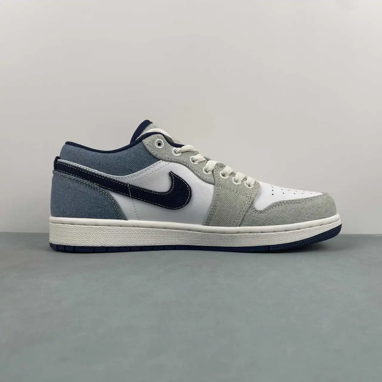 Air Jordan 1 Low IH0648-141 6